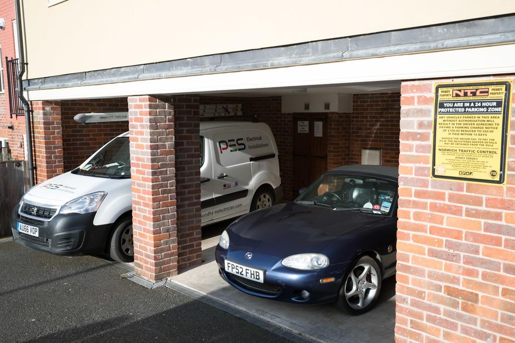 Perfect 2 Bedroom Apartment Located In City Centre With Parking Space Norwich Extérieur photo